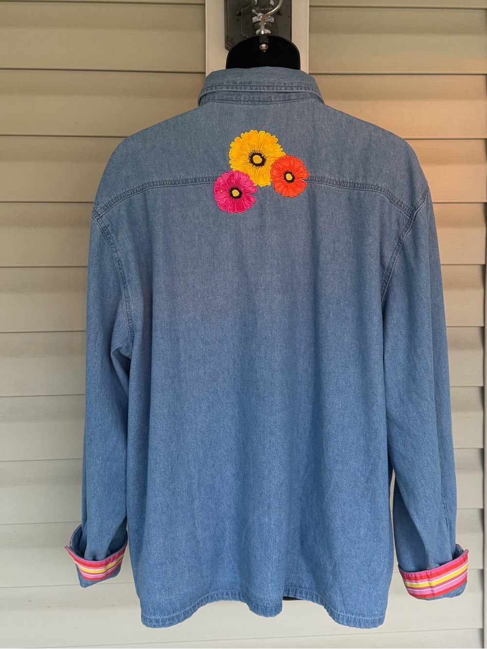 Lighthouse Apparel Womens XXL Denim Button Down Floral Appliqué Shirt Cute Cuffs - Picture 4 of 15